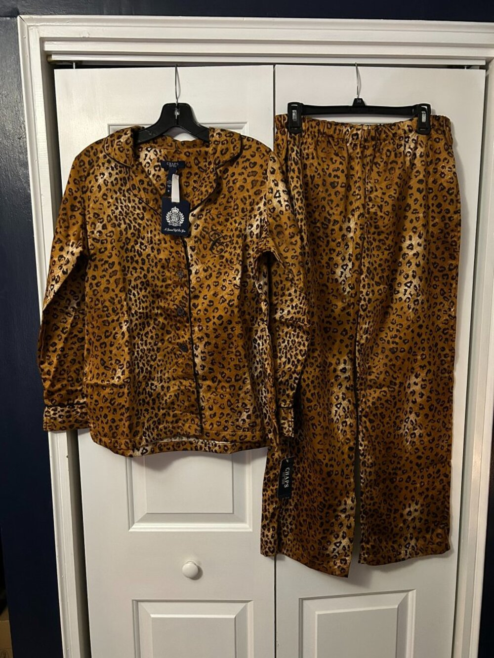 Chaps Women's 2-Piece Satin Pajama Set – Leopard Print - MEDIUM *NWT*
